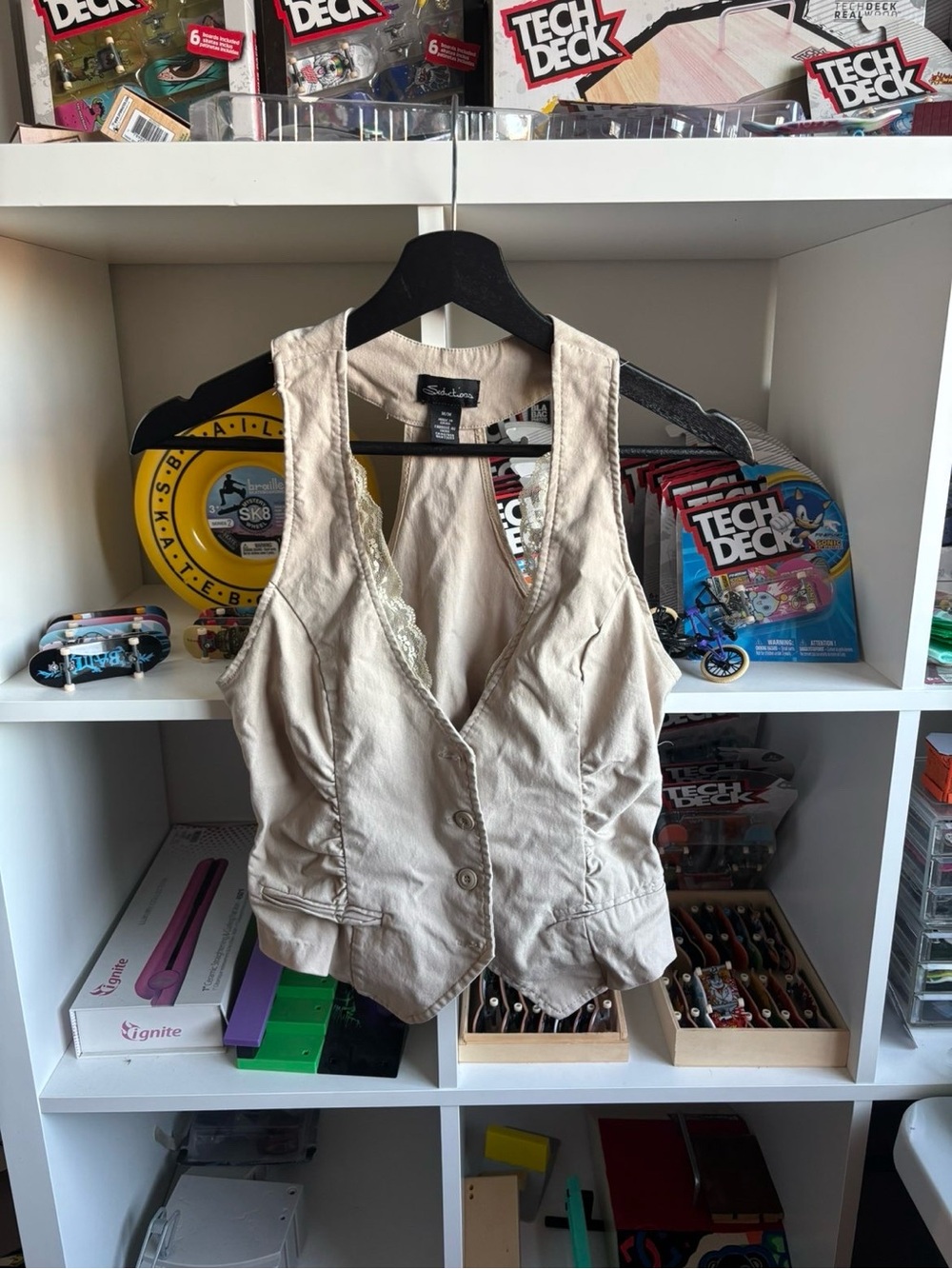 Y2k beige sleeveless vest